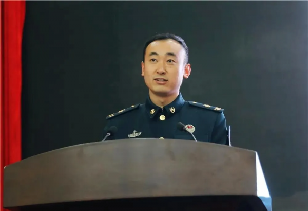 軍士參謀，亮相