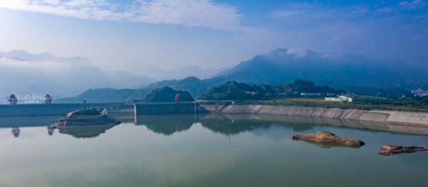 這個建在三峽大壩旁的小城，實力很強卻很低調，擁有大美風光風物