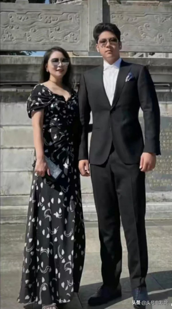 12歲kimi身高快超林志穎！爸爸萌娃變身：石頭超180，王詩齡壯碩