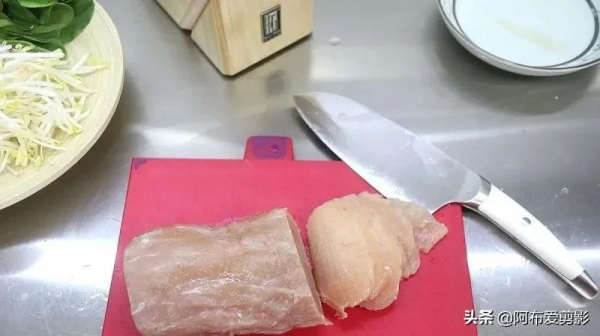 水煮肉片的家常做法，嫩滑鮮香