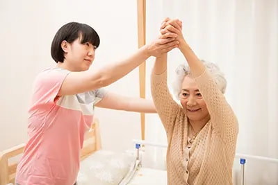 遭到45歲家居保姆勇敢告白，65歲阿姨：我老但不迷糊，請你離開