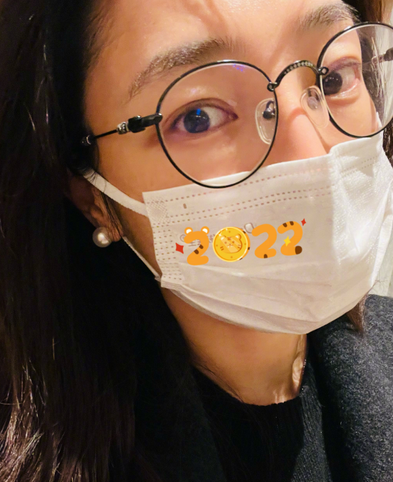 陳羽凡帶13歲兒子參加聚餐，煙癮仍舊不小，元寶正臉照罕見曝光