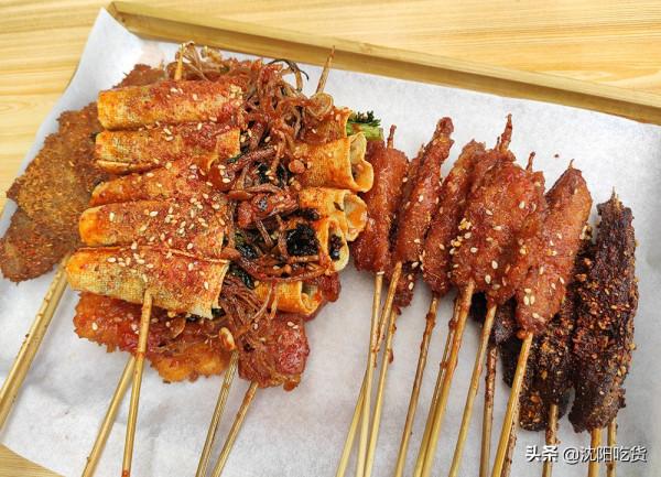 每次看到炸串店裡的自制雞排,自制牛排,都忍不住要嘗一嘗 每次看到炸串店裡的自制雞排,自制牛排,都忍不住要嘗一嘗