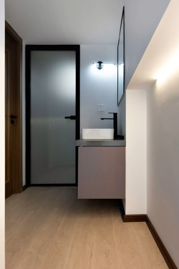 34㎡小家五臟俱全，擠出2室2廳2衛，還有學習休閒區