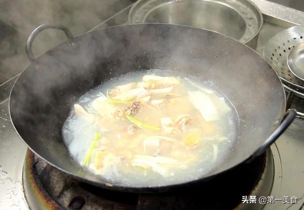 雞肉和茶樹菇這樣一起燉,鮮到骨子裡,廚師長分享地道農家做法 雞肉和茶樹菇這樣一起燉,鮮到骨子裡,廚師長分享地道農家做法