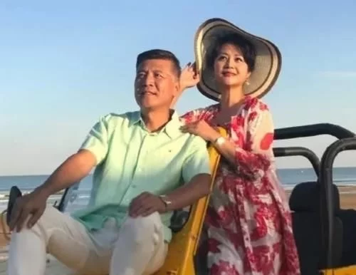 一家四口全是演員，爸爸是影帝，兒子是童星，媽媽和女兒都很漂亮