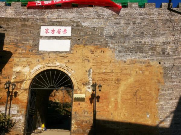 城池?墓冢?還是祭壇?赤眉背後有故事 城池?墓冢?還是祭壇?赤眉背後有故事