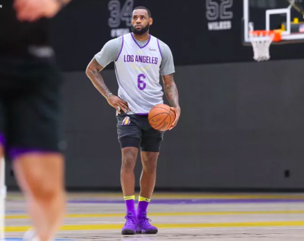 真正影響詹姆斯的不是年齡和傷病，而是他糟糕的急停跳投？