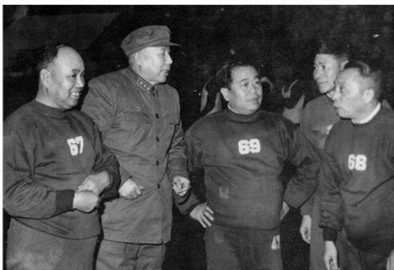 丁盛擔任南京軍區司令,副司令中有5位軍銜比他高,資格比他老 丁盛擔任南京軍區司令,副司令中有5位軍銜比他高,資格比他老