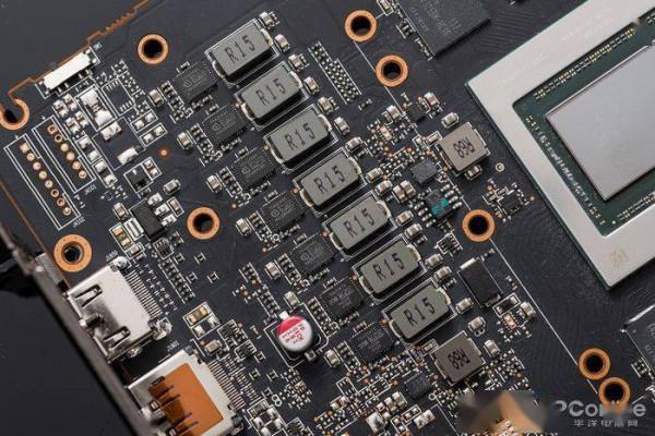 藍寶石RX 6900 XT 超白金 極光特別版評測：一年後RX 6900 XT更強了？