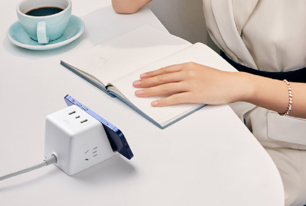 aigo立式無線充插座:以一抵六,支援iPhone 20W PD快充 aigo立式無線充插座:以一抵六,支援iPhone 20W PD快充