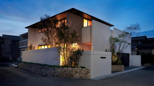 我很好奇：為什麼日本的房子進門就是樓梯，把客餐廚要放在二樓？