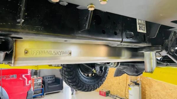 混動牧馬人4XE升級副油箱+電動踏板