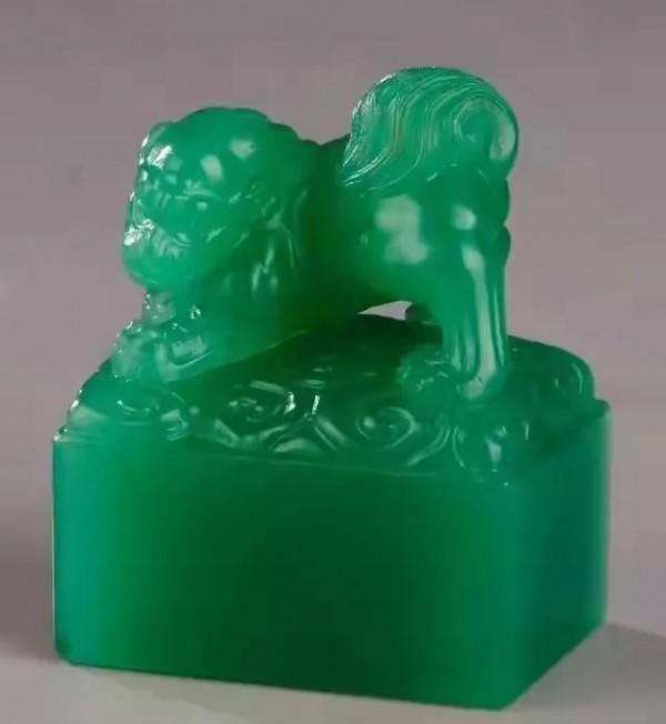 除了翡翠,還有這些絕美的綠色系玉石,翠豔欲滴,可別錯過 除了翡翠,還有這些絕美的綠色系玉石,翠豔欲滴,可別錯過