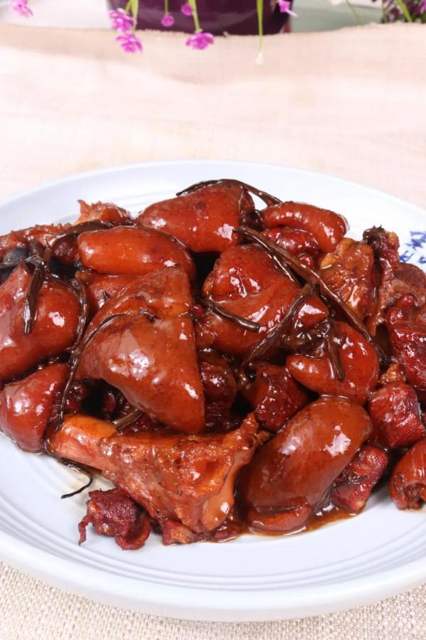 6道燉菜人氣旺，全靠幹菌來提香！醬肘子放茶樹菇，鮮香加倍