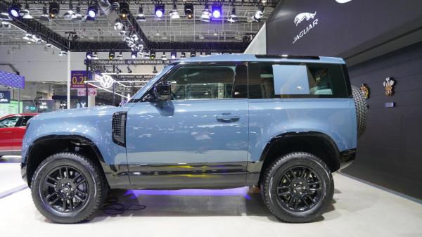 路虎衛士全新升級！90混動車型科技與豪華並存，最大功率400馬力