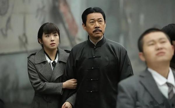 給過去一年“演技最好的10位老戲骨”排名，李幼斌第6，丁勇岱第2