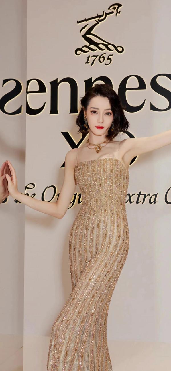 迪麗熱巴拖地長裙高畫質圖集