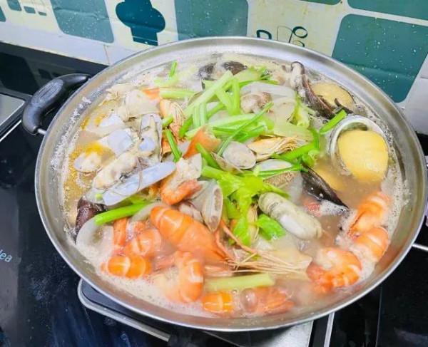 鮮到舔勺的海鮮鍋 鮮到舔勺的海鮮鍋