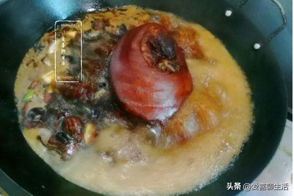 冬補真該吃它，鍋中一燉湯鮮肉嫩，熱乎乎軟糯糯，鮮美滋補又饞人