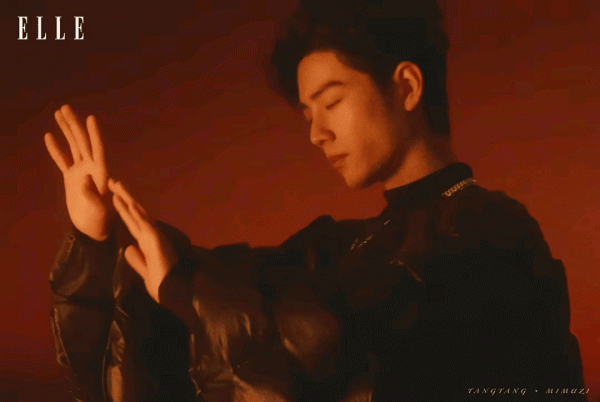 從ELLE 2022開年刊各套造型之黑夜篇說說肖戰的時尚表現力 從ELLE 2022開年刊各套造型之黑夜篇說說肖戰的時尚表現力