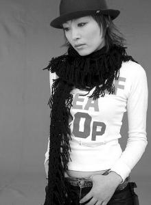 患抑鬱症的明星們，一位抗抑成功，八位魂歸天國，龐麥郎怎樣了？