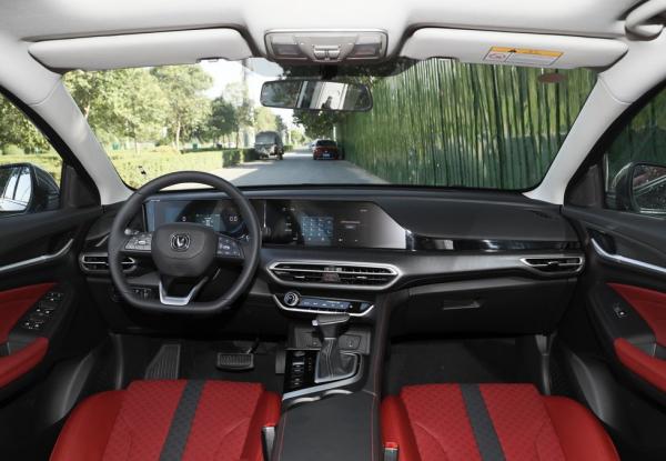 為何10萬買轎車前要先看瓦罐？用兩車對比，告訴你誰才是家用首選