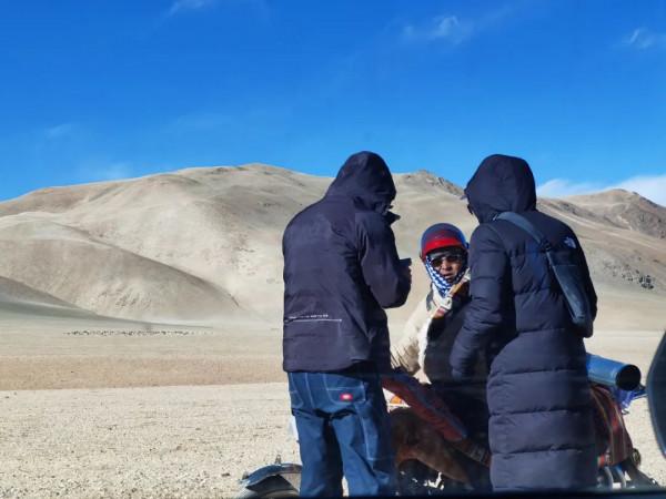 穿越西藏阿里中線,地上只有車轍印,這種路就是轎車能力的極限 穿越西藏阿里中線,地上只有車轍印,這種路就是轎車能力的極限