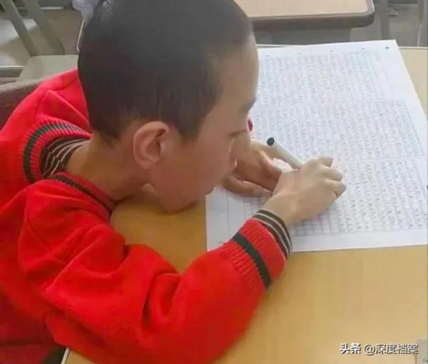 體重只有18公斤卻考上985大學，北航新生邢益凡的故事，讓人淚目