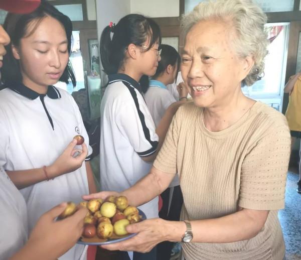 60歲以上的護膚,越簡單越好!多吃2種蔬菜,多用2種護膚品就夠了 60歲以上的護膚,越簡單越好!多吃2種蔬菜,多用2種護膚品就夠了