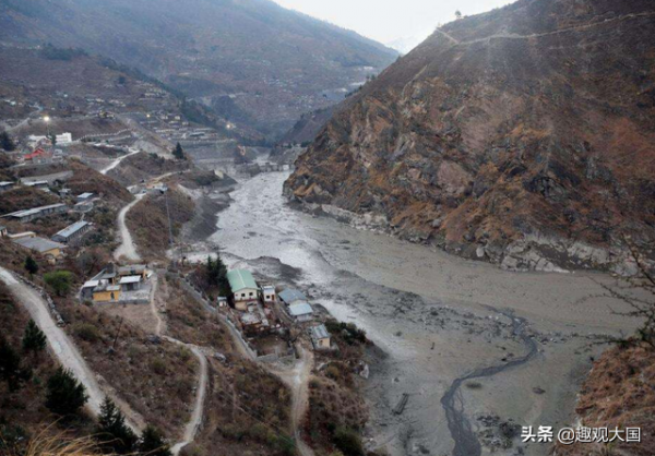 日本籌備40多年，幫印度修建了個大壩，為何開閘第一天就崩潰了？