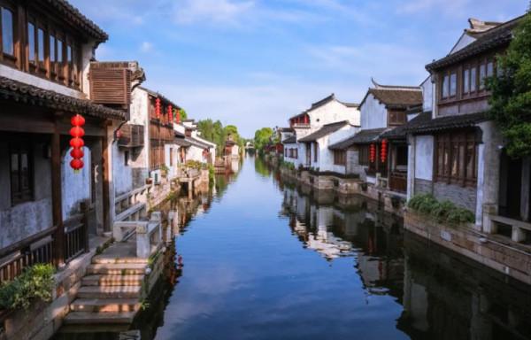 某個佛系古鎮,白天需要門票,到晚上五點遊客光明正大地逃票 某個佛系古鎮,白天需要門票,到晚上五點遊客光明正大地逃票