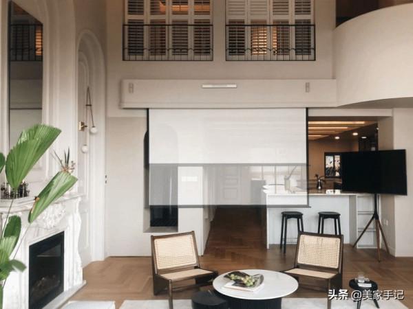 這位女主很有眼光，買下被人嫌棄的頂樓，結果裝修後被超多人羨慕