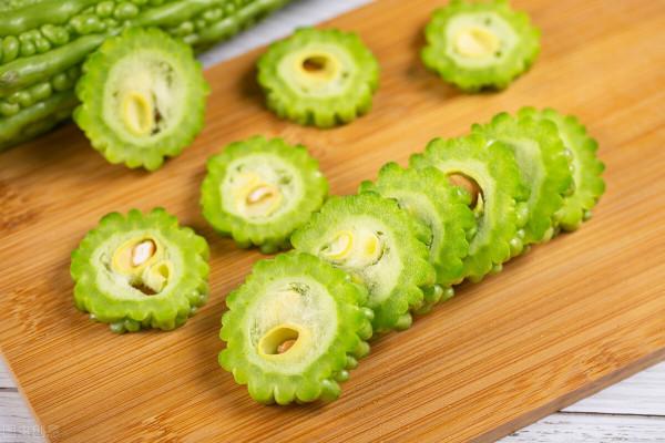 夏天減肥 不如試試苦瓜減肥茶 夏天減肥 不如試試苦瓜減肥茶