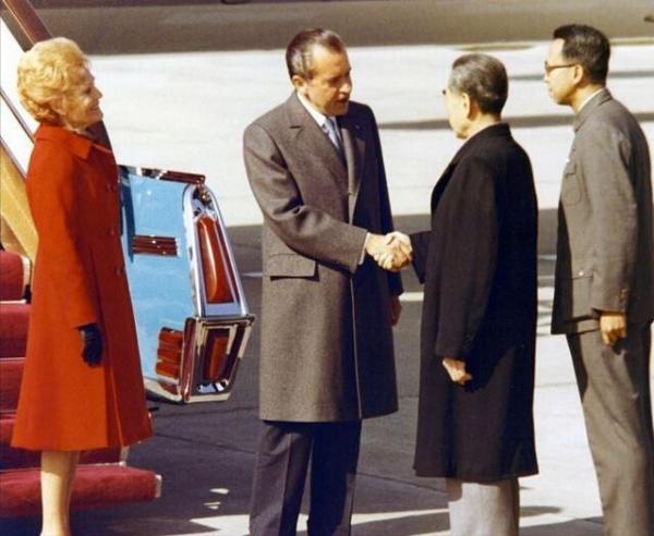 尼克松問毛主席：您有什麼特長？主席回答後，尼克松向他鞠了一躬