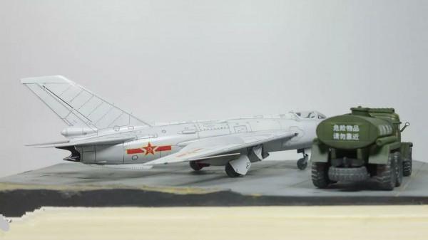 1971年，氫彈空投失敗，飛行員放棄跳傘，周總理：人員全撤入地道