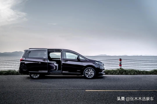 試駕別克GL8六座：二排老闆三排副總一排女秘書都滿意