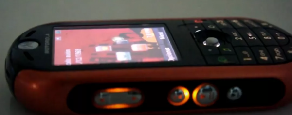 摩托羅拉曾經玩很大，出過這配色&period;&period;&period;還是周董定製版