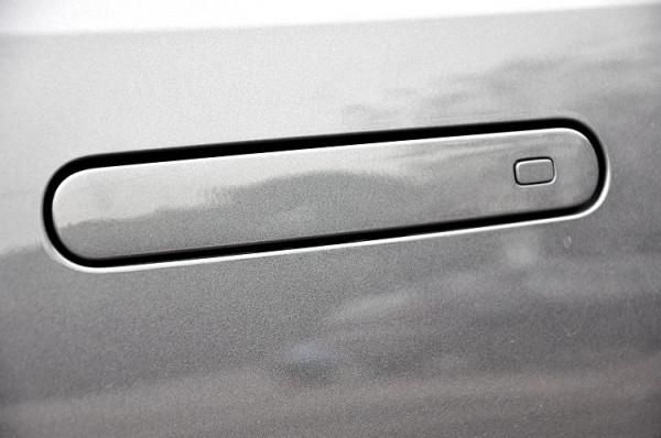 試駕即將上市的長安UNI-V：個性十足 效能更佳