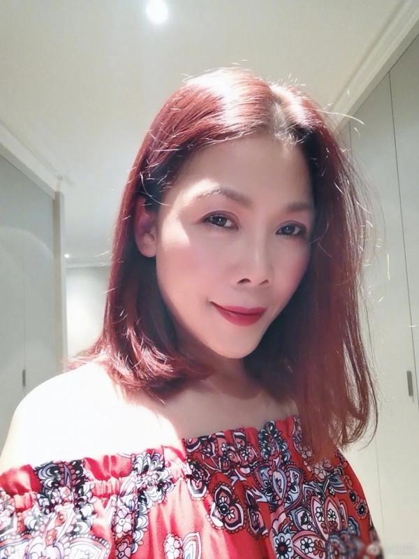 20年前揭開頒獎內幕，怒摔話筒手撕那英的田震，如今過得怎麼樣？