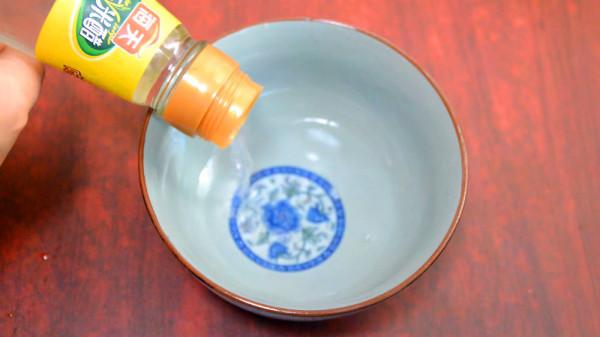 不管電飯煲有多髒，教你一個不外傳竅門，1分鐘擦得乾淨如新