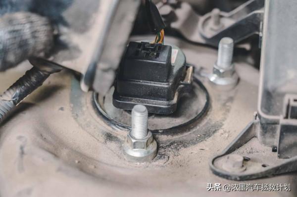 「奇怪の風」修復一臺行駛異響漏風的豐田皇冠，守護經典再次動人