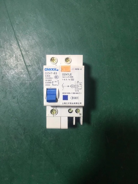 家庭裝修做配電箱裡，空氣開關和漏保不能同時裝，這是真的嗎？