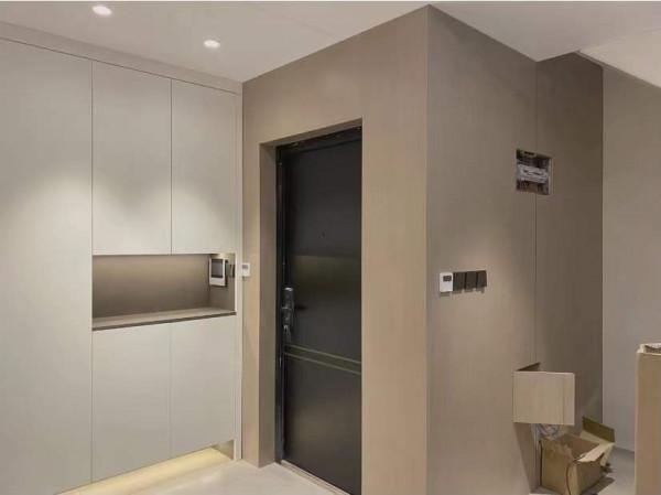 她家140㎡，打造“空無一物”的高階感，一進門卻給人滿滿溫馨感