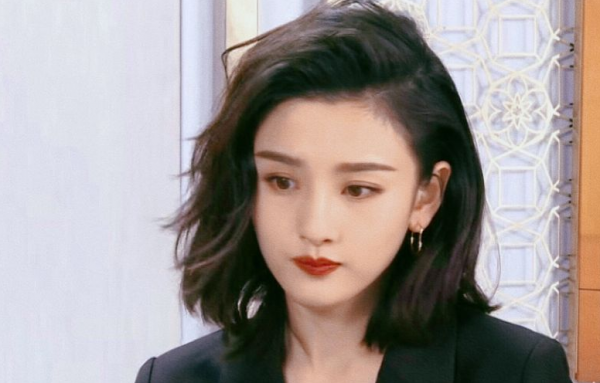 讓女明星紛紛上頭的“港風”造型，憑什麼成為顏值放大器？