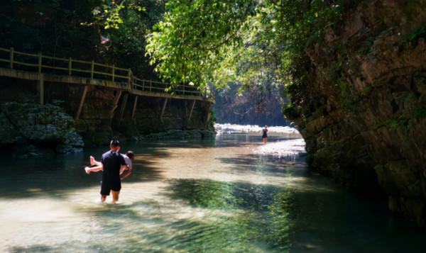 除了飛瀑、峽谷，萬盛黑山谷南天門竟藏有這樣的美景