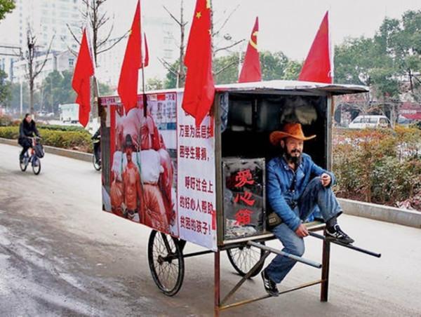 為供兩個女兒上學,每天背5卡車貨物的“板車哥”,後來過得怎樣 為供兩個女兒上學,每天背5卡車貨物的“板車哥”,後來過得怎樣