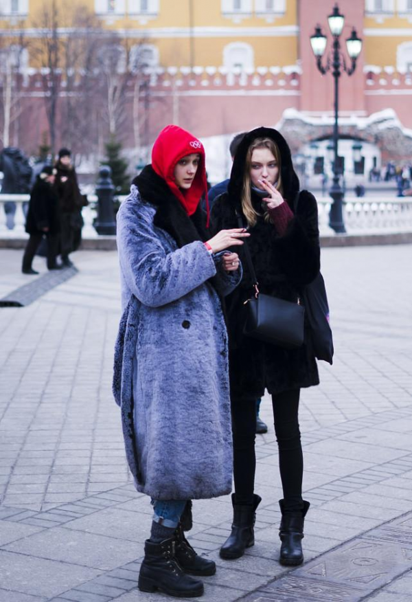 俄羅斯不愧是戰鬥民族,穿皮草出門的人很多,搭配方式也很霸氣 俄羅斯不愧是戰鬥民族,穿皮草出門的人很多,搭配方式也很霸氣
