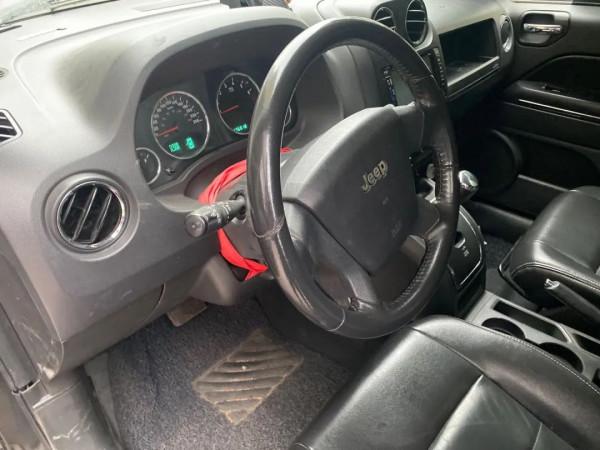 怪獸修車：翻新一輛“破爛不堪”的吉普指南者，滿血復活變新車