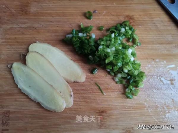 鯽魚菌菇豆腐湯：營養豐富，味道鮮美極了